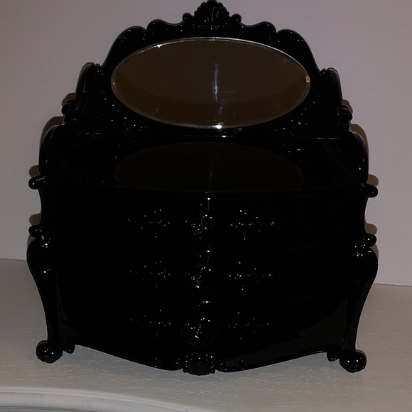 Anna Sui Makeup Dresser - Picture 2 of 14